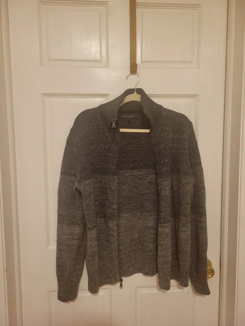 Banana Republic full zipper men sweater, 80% merino wool,size L